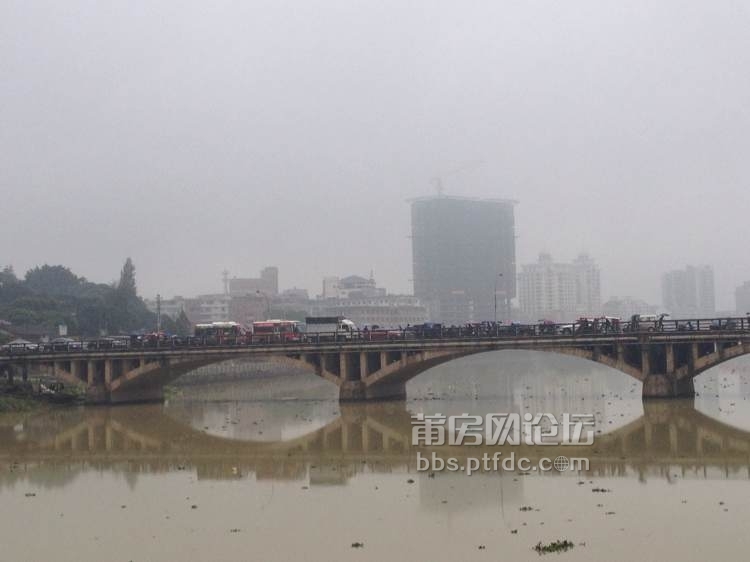 雨天车祸,仙游南门大桥排长龙