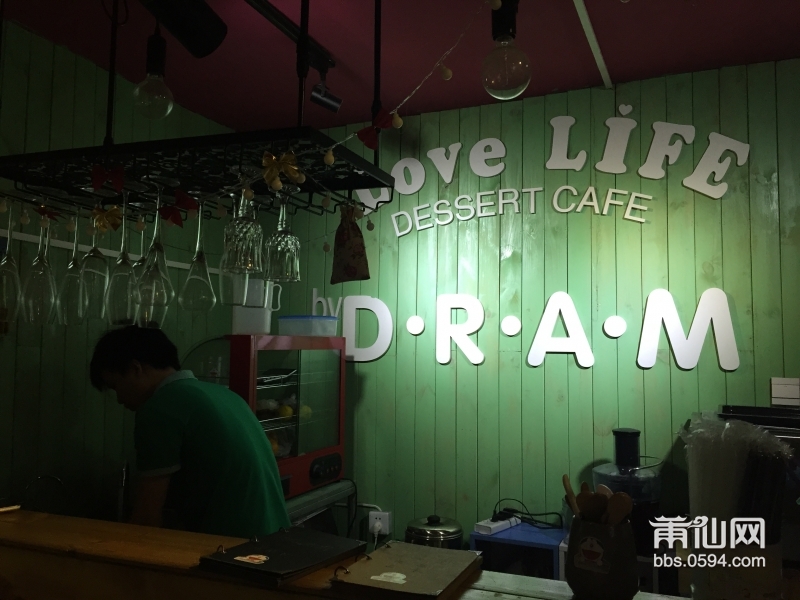 萌萌的哆啦a梦奶茶店